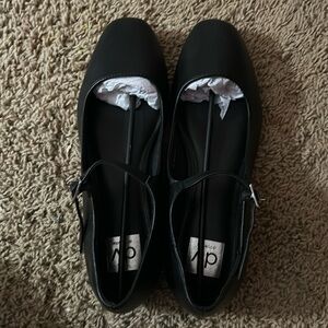 Black flats,very good condition,never worn size 10